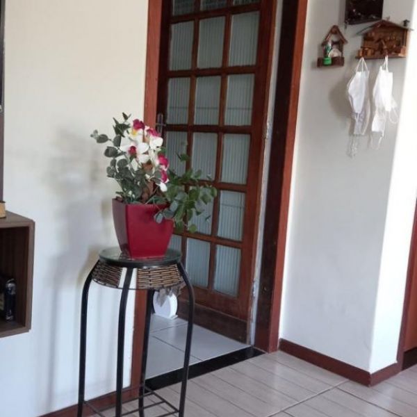 CASA EM BOMBAS 4 DORM. SENDO 1 SUTE