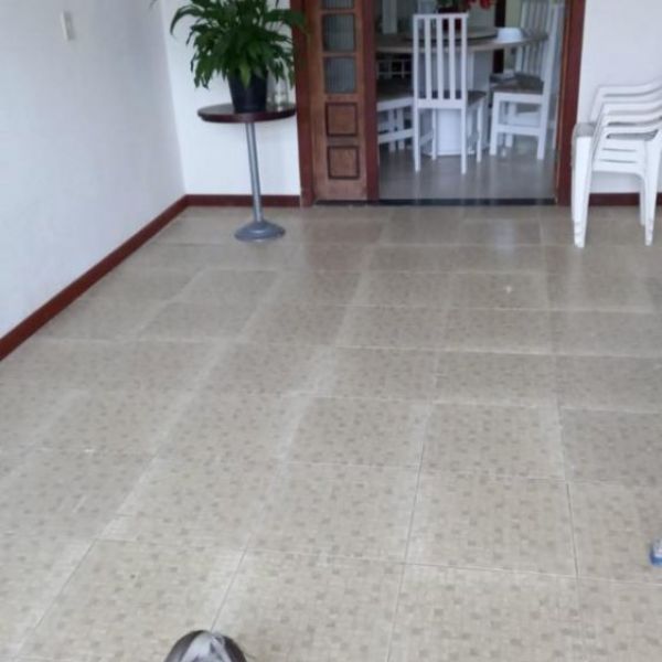 CASA EM BOMBAS 4 DORM. SENDO 1 SUTE