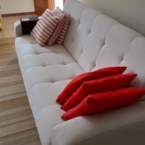 CASA EM BOMBAS 4 DORM. SENDO 1 SUTE