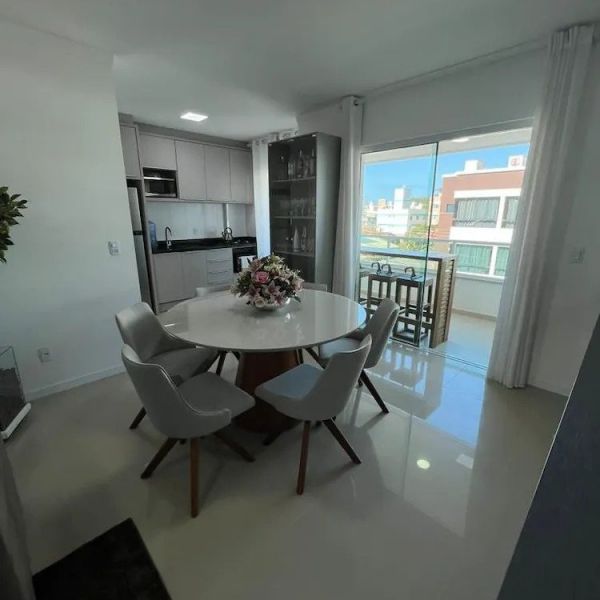 RESIDENCIAL COM  5 APTO MOBILIADO EM BOMBAS