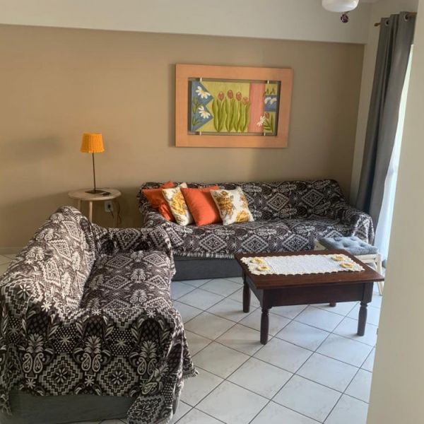  Apartamento com 3 dormi. 150 m da praia Bombas