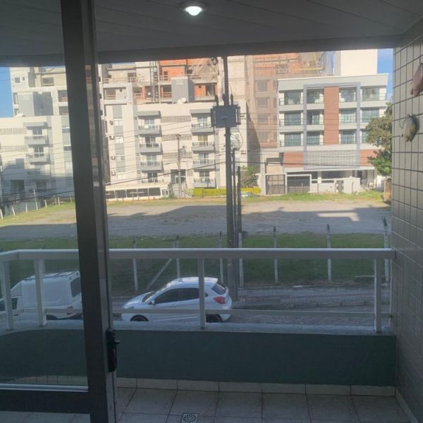  Apartamento com 3 dormi. 150 m da praia Bombas