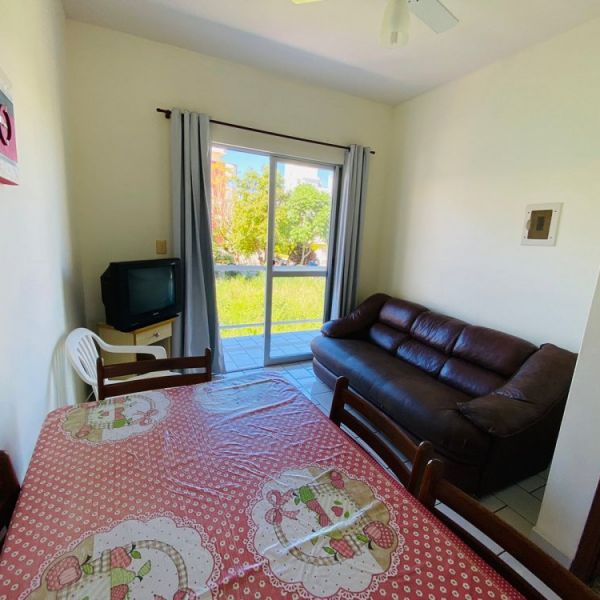 4 APARTAMENTOS, SENDO 3 DE 2 DORM, E 1 APTO 1 DORM