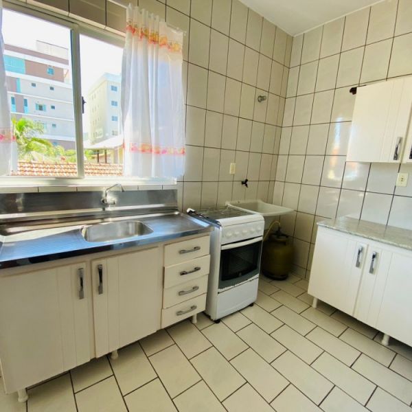 4 APARTAMENTOS, SENDO 3 DE 2 DORM, E 1 APTO 1 DORM