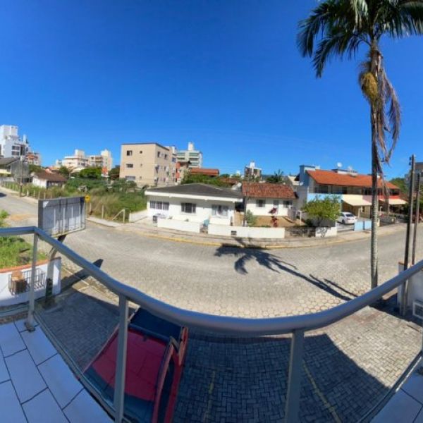 4 APARTAMENTOS, SENDO 3 DE 2 DORM, E 1 APTO 1 DORM