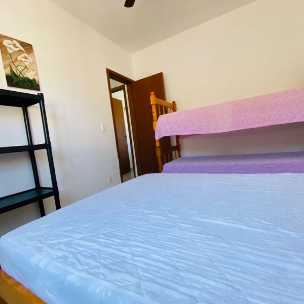 4 APARTAMENTOS, SENDO 3 DE 2 DORM, E 1 APTO 1 DORM