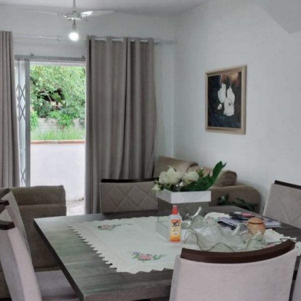 4 APARTAMENTOS, SENDO 3 DE 2 DORM, E 1 APTO 1 DORM