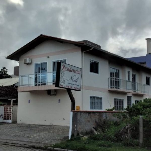 4 APARTAMENTOS, SENDO 3 DE 2 DORM, E 1 APTO 1 DORM