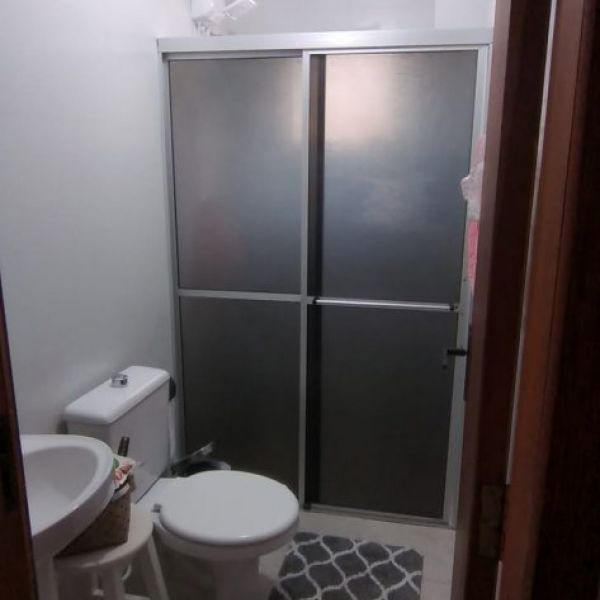 4 APARTAMENTOS, SENDO 3 DE 2 DORM, E 1 APTO 1 DORM