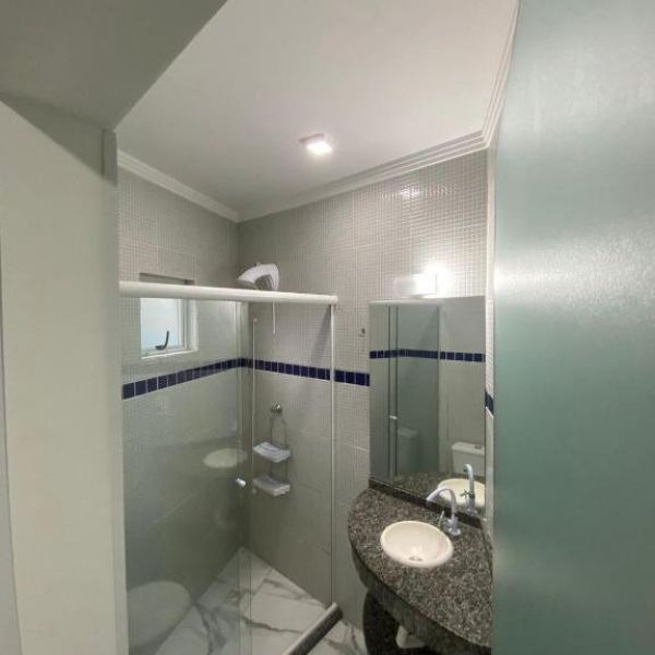 APARTAMENTO NO CENTRO DE BOMBINHAS 2 DORM.