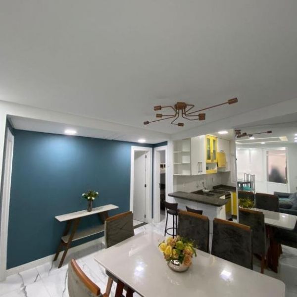 APARTAMENTO NO CENTRO DE BOMBINHAS 2 DORM.