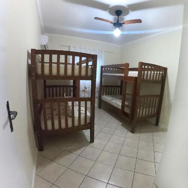 APARTAMENTO NO CENTRO DE BOMBINHAS 3. DORM.