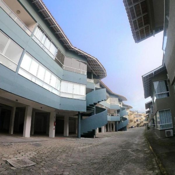 APARTAMENTO NO CENTRO DE BOMBINHAS 3. DORM.