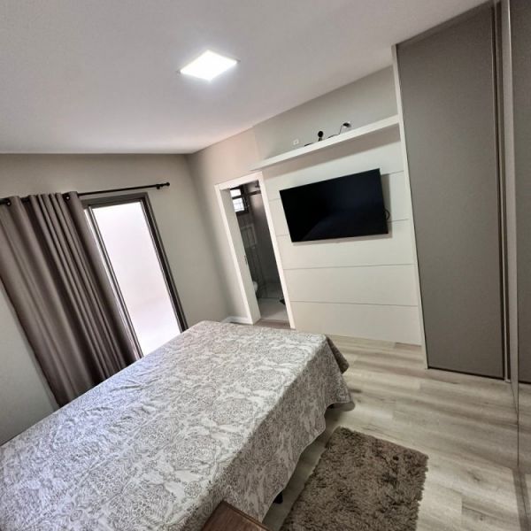APARTAMENTO MEIA PRAIA 3 DORM. 2 VAGAS