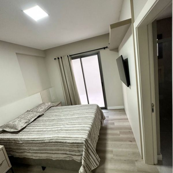 APARTAMENTO MEIA PRAIA 3 DORM. 2 VAGAS