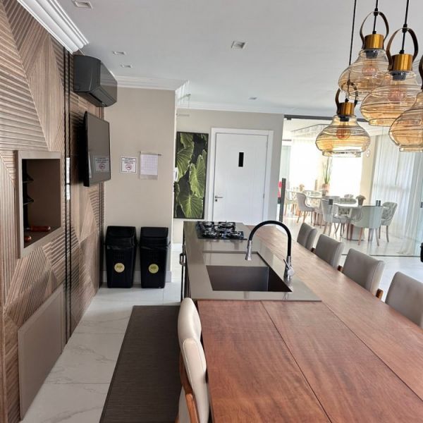 APARTAMENTO MEIA PRAIA 3 DORM. 2 VAGAS