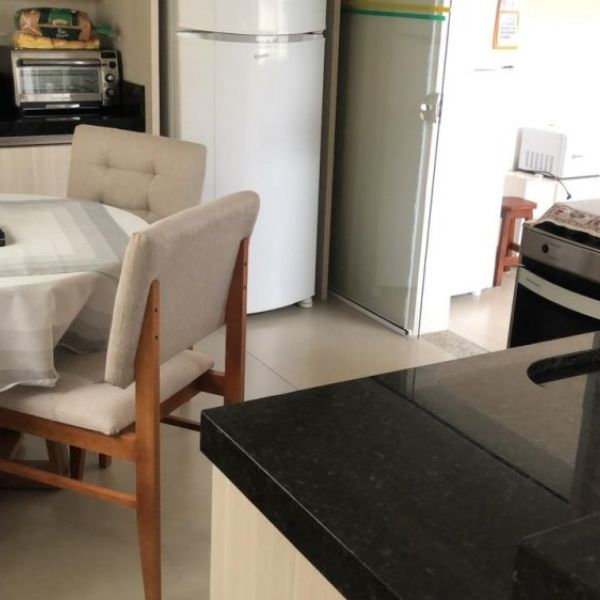 Casa Trrea 2 Sutes em Bombas