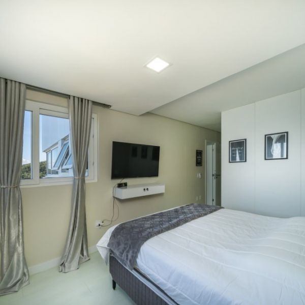 Cobertura Triplex 4 dormitrios em Zimbros 5 vagas