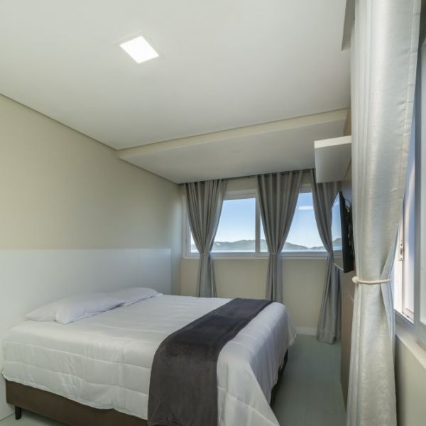 Cobertura Triplex 4 dormitrios em Zimbros 5 vagas