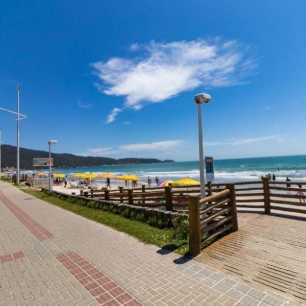 RESIDENCIAL ADRIANA APTO 203, AV. LEOPOLDO ZARLING