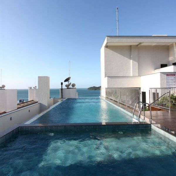 FLAT NO CENTRO DE BOMBINHAS 1 VAGA DE GARAGEM