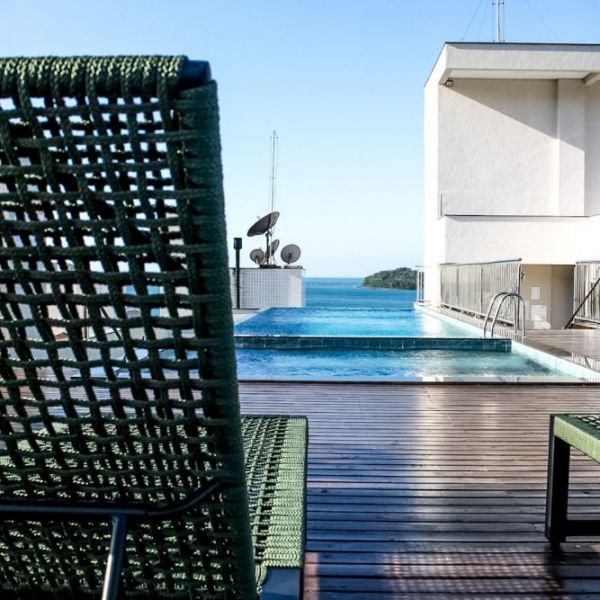 FLAT NO CENTRO DE BOMBINHAS 1 VAGA DE GARAGEM