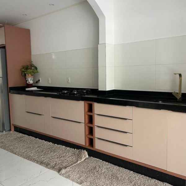 CASA EM BOMBAS 2 DORM. 3 VAGAS DE GARAGEM