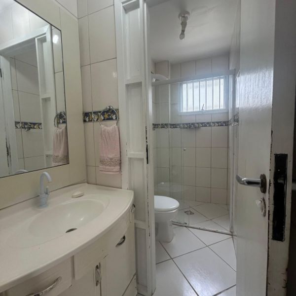 APARTAMENTO EM BOMBAS 50 METROS DA PRAIA 2 DORM.