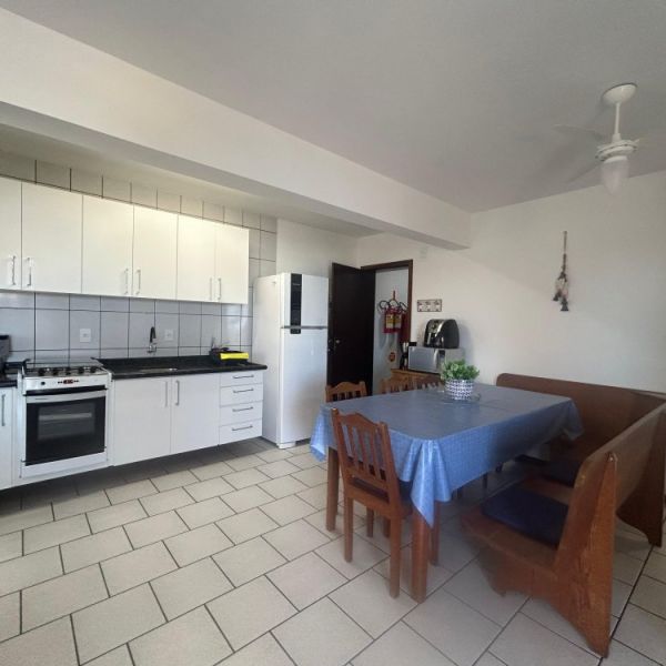 ED. TNIA  A 50 METROS DA PRAIA DE BOMBAS 1 CARRO