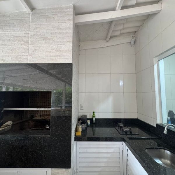 CASA NO ZIMBROS 4 DORMITRIOS 3 VAGAS DE CARROS