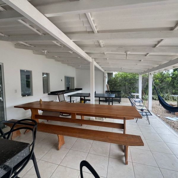 CASA NO ZIMBROS 4 DORMITRIOS 3 VAGAS DE CARROS