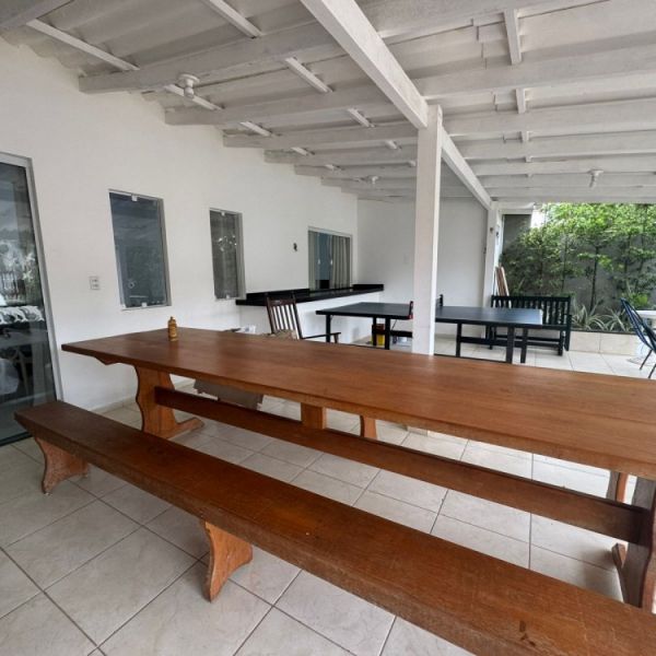 CASA NO ZIMBROS 4 DORMITRIOS 3 VAGAS DE CARROS