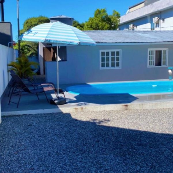 Linda casa no Canto Grande 