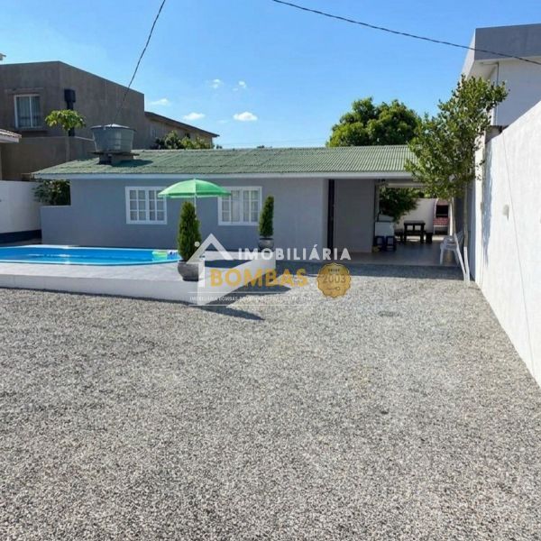 Linda casa no Canto Grande 4 dormit�rios