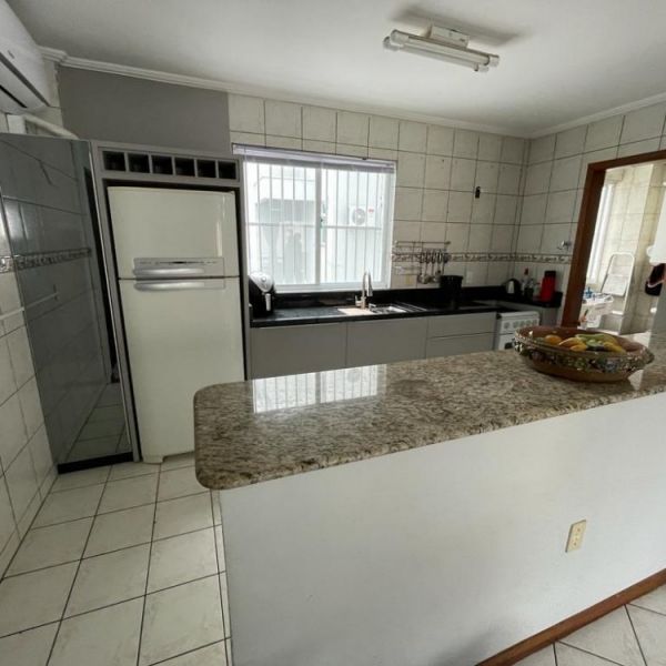 APARTAMENTO ESTRELA DO MAR EM BOMBAS 3 DORMI