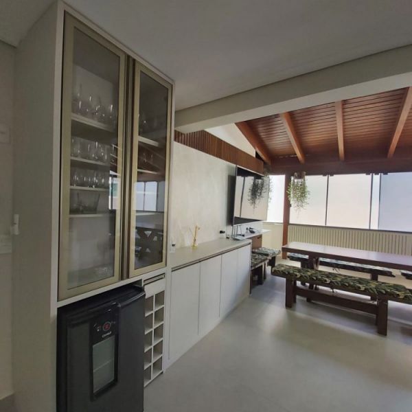 APARTAMENTO EM BOMBAS 3 SU�TES 2 CARROS (402)