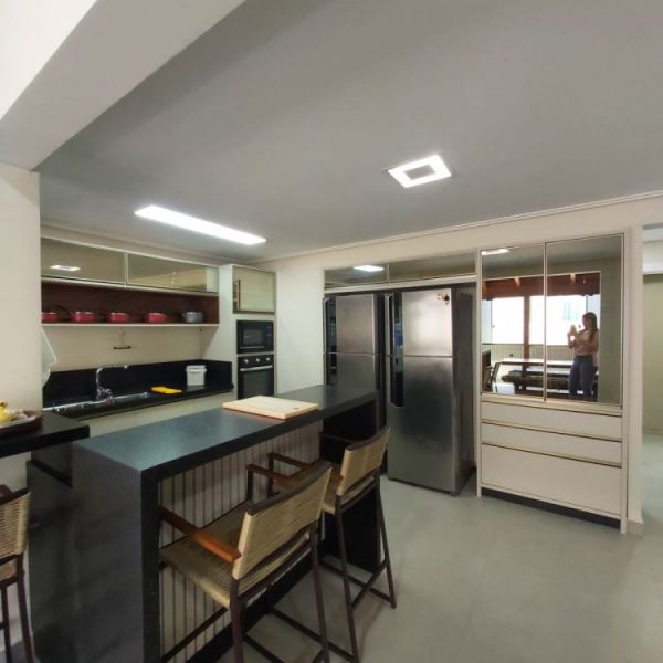 APARTAMENTO EM BOMBAS 3 SU�TES 2 CARROS (402)