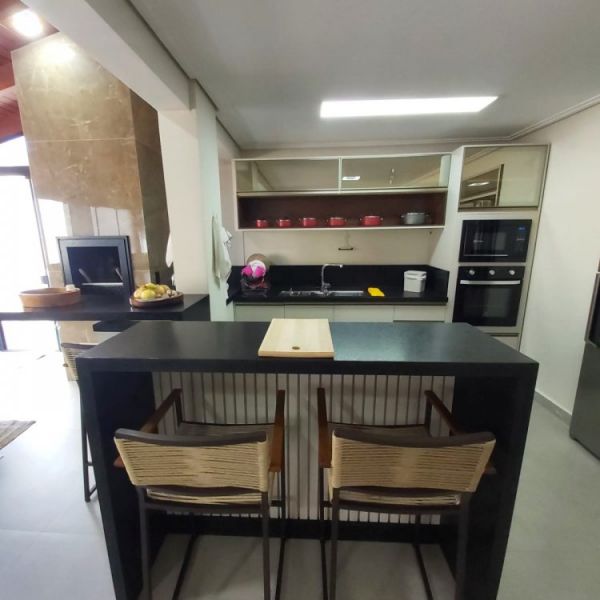 APARTAMENTO EM BOMBAS 3 SU�TES 2 CARROS (402)