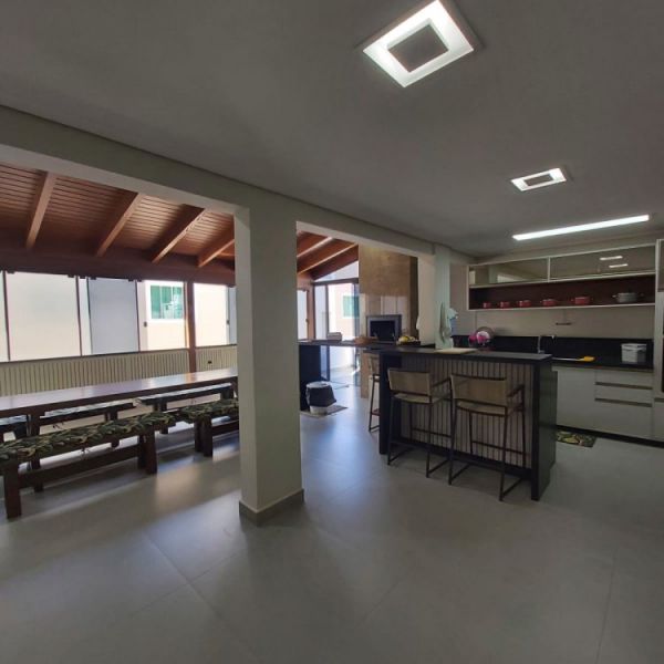 APARTAMENTO EM BOMBAS 3 SU�TES 2 CARROS (402)