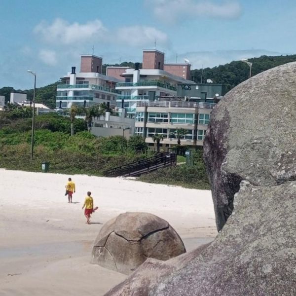 COST�O DE BOMBAS 4 SU�TES 4 VAGAS DE GARAGEM