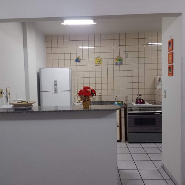 APARTAMENTO EM BOMBAS 2 DORMIT�RIOS 1 CARRO