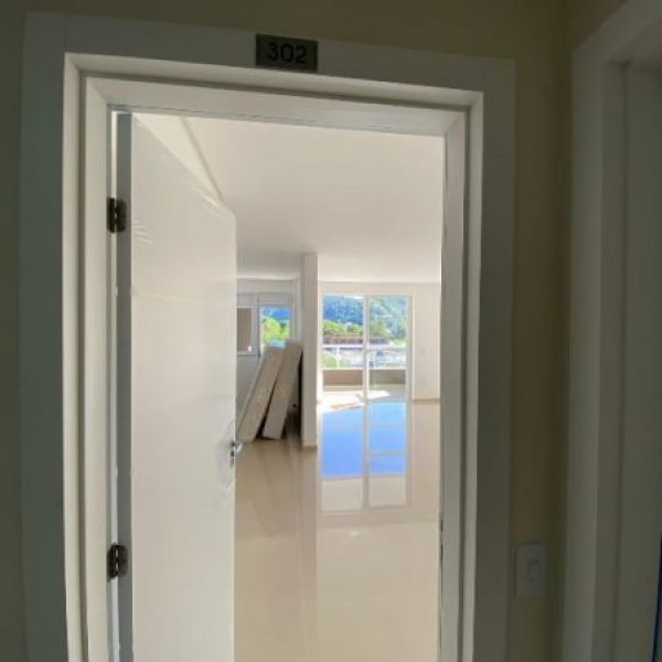 APARTAMENTO EM BOMBAS 3 DORMIT�RIOS 1 VAGA