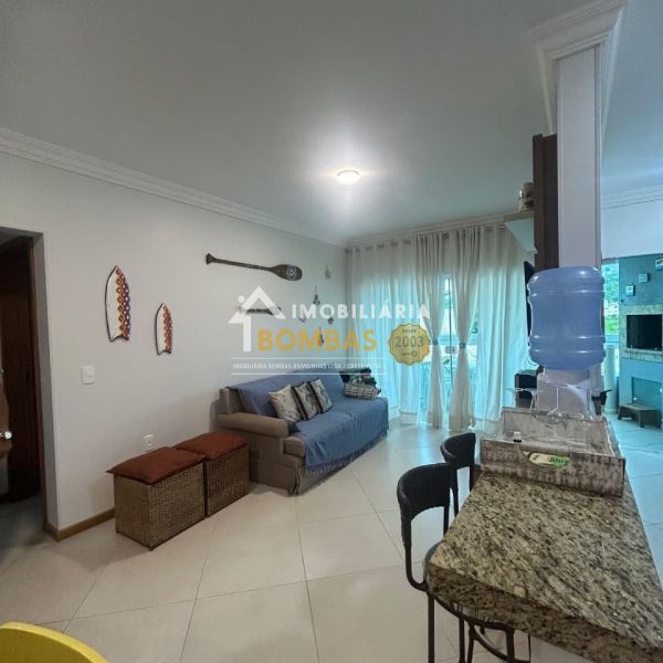 Apto(201) em Bombas 2 dorm Residencial Arvoredo