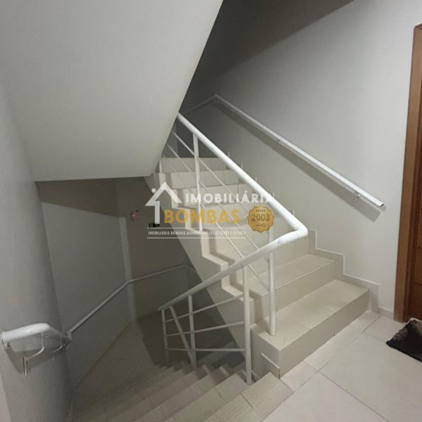 Apto(201) em Bombas 2 dorm Residencial Arvoredo
