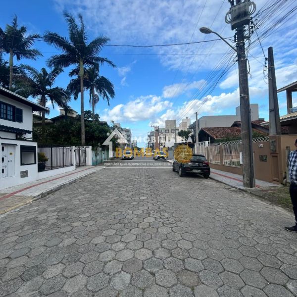 Apto(201) em Bombas 2 dorm Residencial Arvoredo