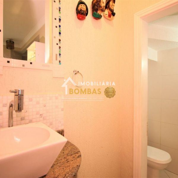 SOBRADO EM BOMBAS 4 DORM BEIRA-MAR