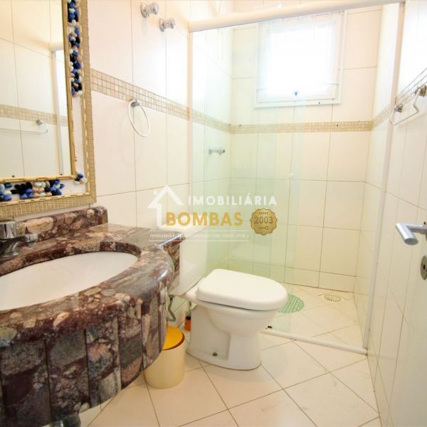 SOBRADO EM BOMBAS 4 DORM BEIRA-MAR
