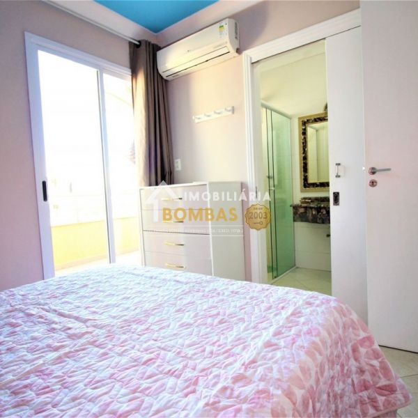 SOBRADO EM BOMBAS 4 DORM BEIRA-MAR