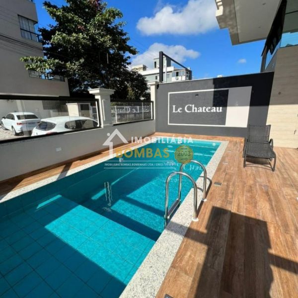 Apartamento 2 Dormitorios com piscina