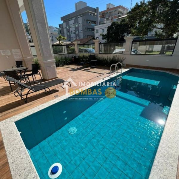 Apartamento 2 Dormitorios com piscina